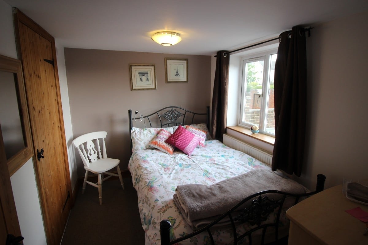 FREEHOLD  DETACHED BED & BREAKFAST BUSINESS