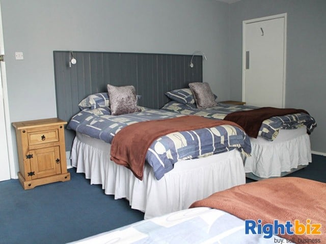 PEMBROKESHIRE - VILLAGE PUB WITH BED & BREAKFAST