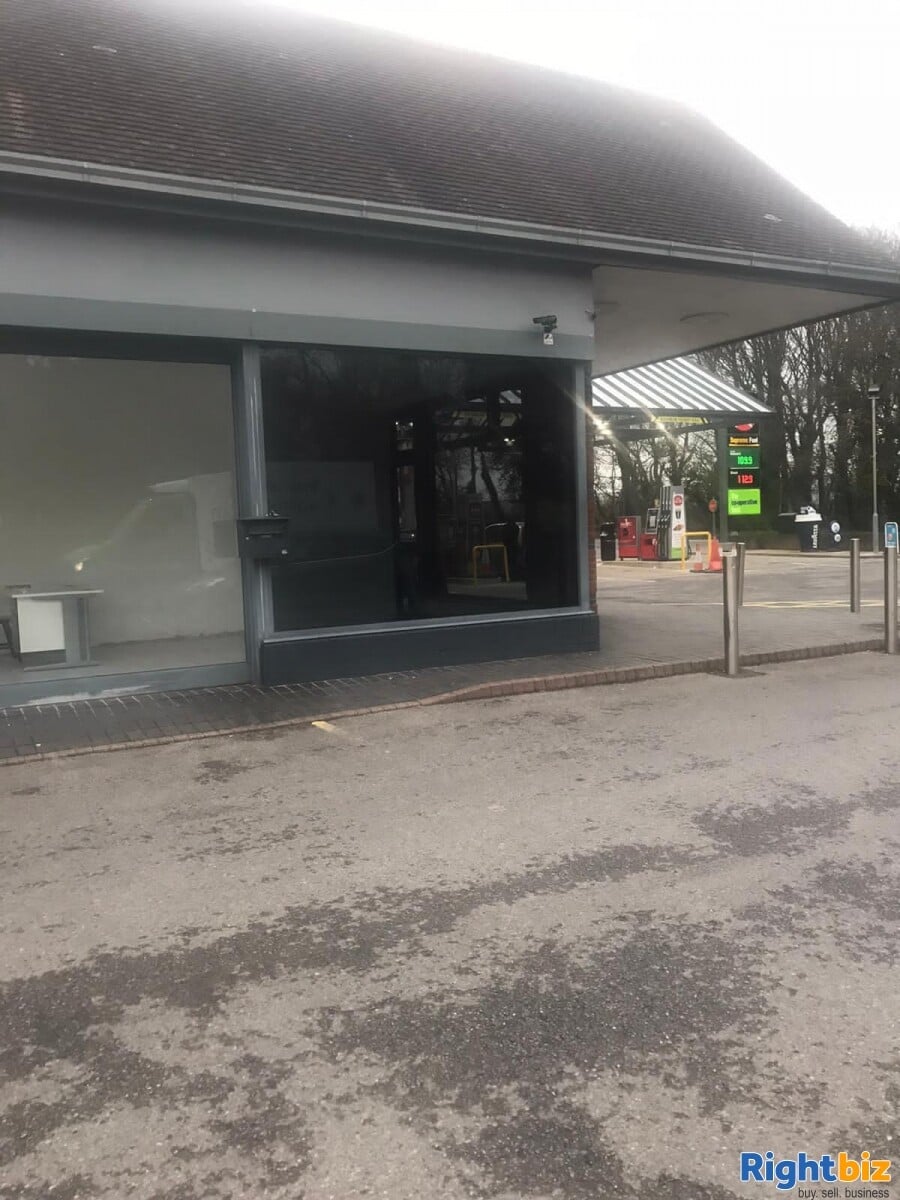 LH Rare Corner retail unit in busy petrol station on the edge of Chichester Photo 6