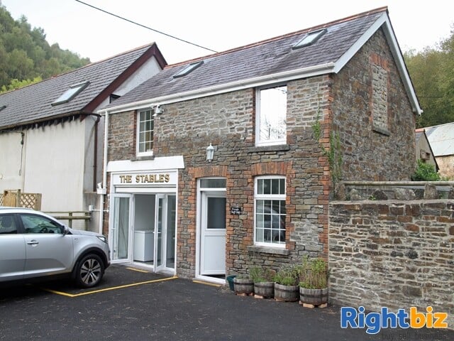 SWANSEA VALLEY - ATTRACTIVE COTTAGE STYLE PUB & RESTAURANT LET AS INVESTMENT PRODUCING YIELD OF 8.6% Photo 6