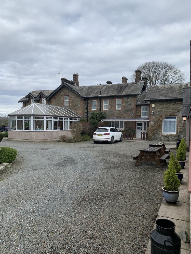 FREEHOLD LICENSED HOTEL/RESTAURANT & FUNCTION VENUE IN 4.5 ACRES NEAR KIRKCUDBRIGHT