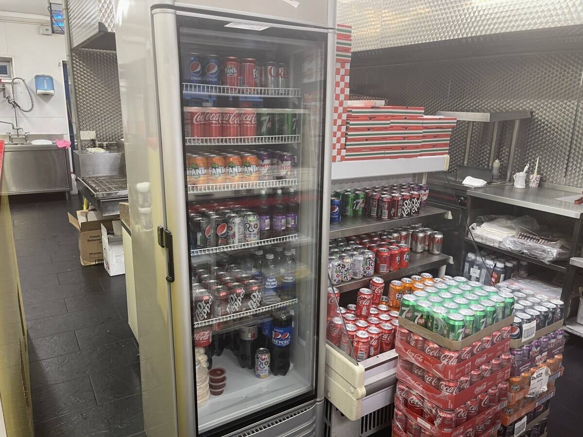 Pizza shop Takeaway with sitting area  for sale leasehold Photo 6