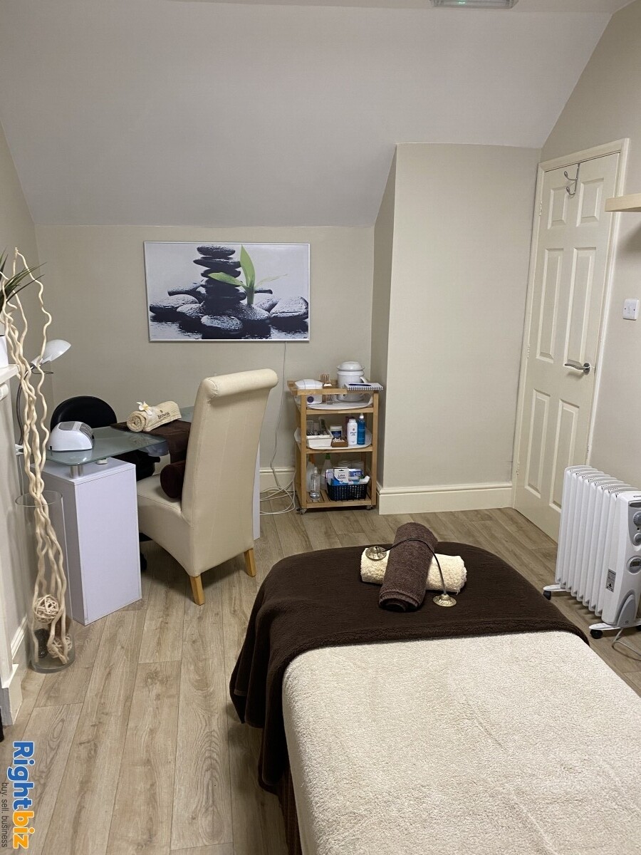 Leasehold Beauty and Tanning Salon for Sale