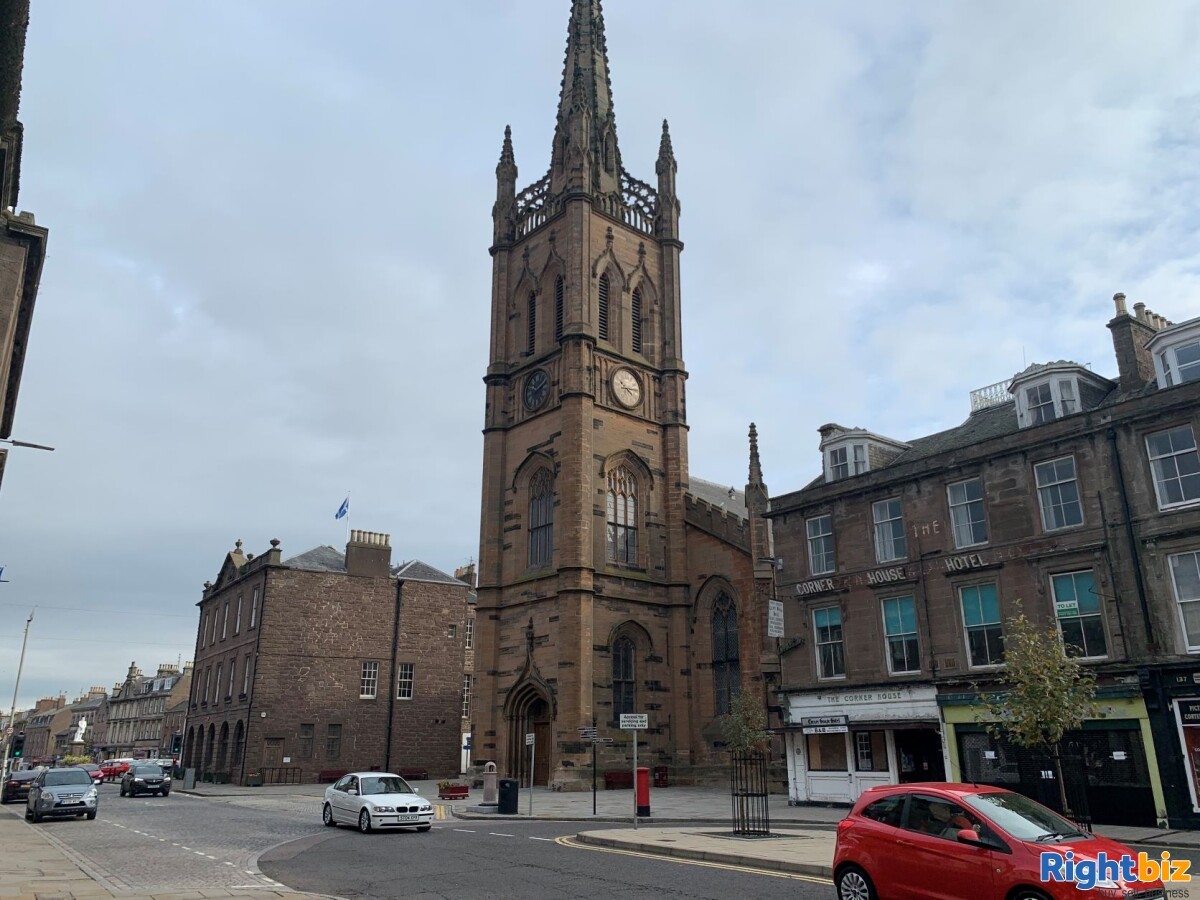 Freehold Lock Up Public House in the popular town of Montrose.  (ref 1410) Photo 6