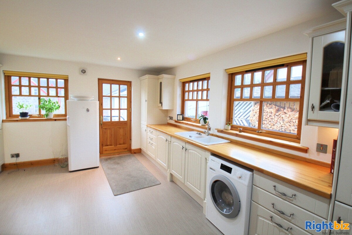Luxurious Guest House for Sale in the Heart of the Highlands Photo 6