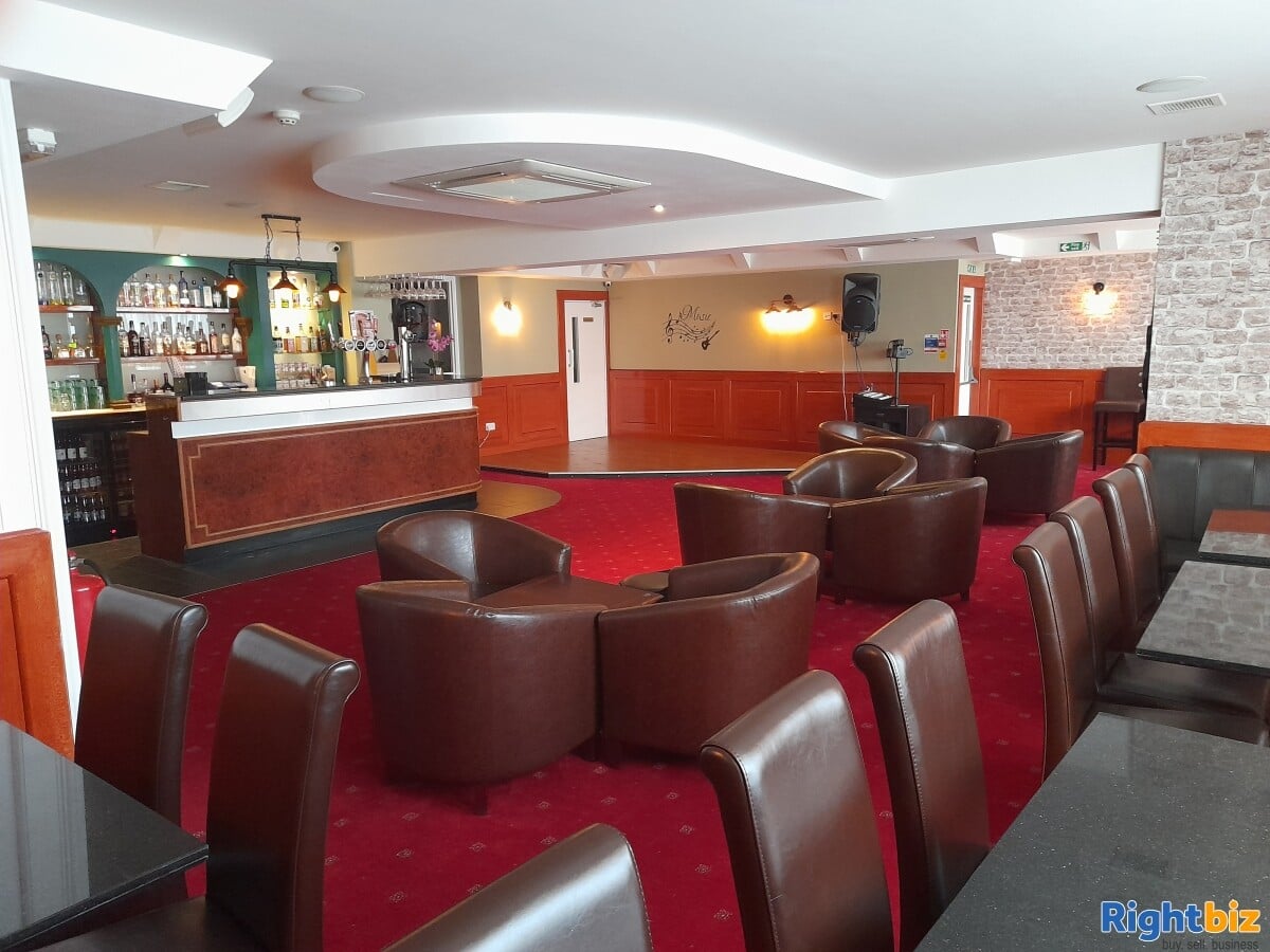 VALE OF GLAMORGAN - SUBSTANTIAL PROPERTY Photo 6