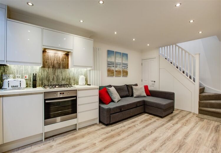 LONG-ESTABLISHED AND REPUTABLE LETTINGS  AGENCY SPECIALISING IN MAISONETTES  DEVON OPERATING ACROSS THE MIDLANDS Photo 6