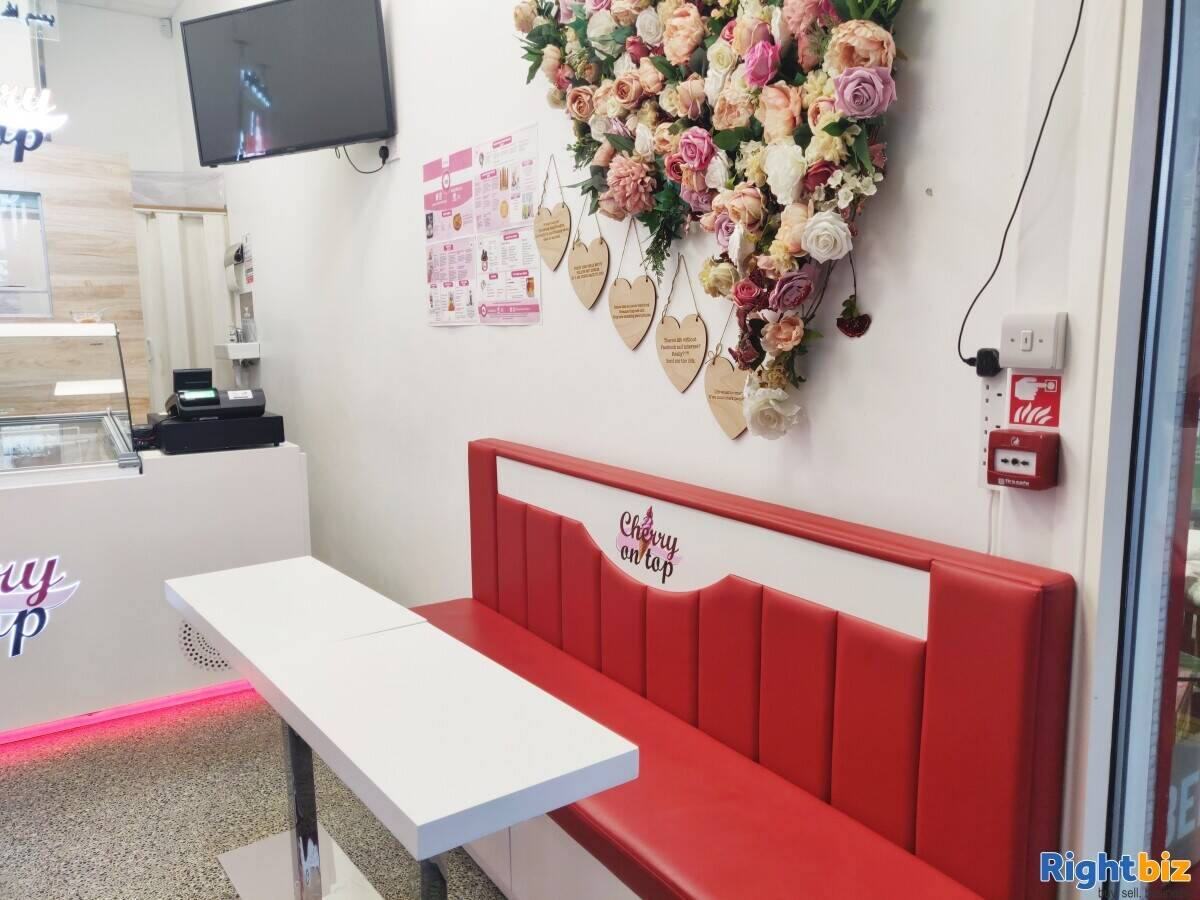 Desserts / bubble tea  shop/ cafe for sale in Cwmbran shopping centre south wales Photo 6