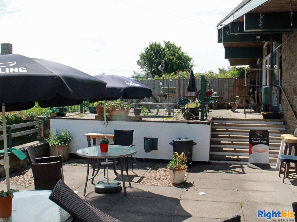 GWENT - EDGE OF NEWPORT VILLAGE CENTRE INN
