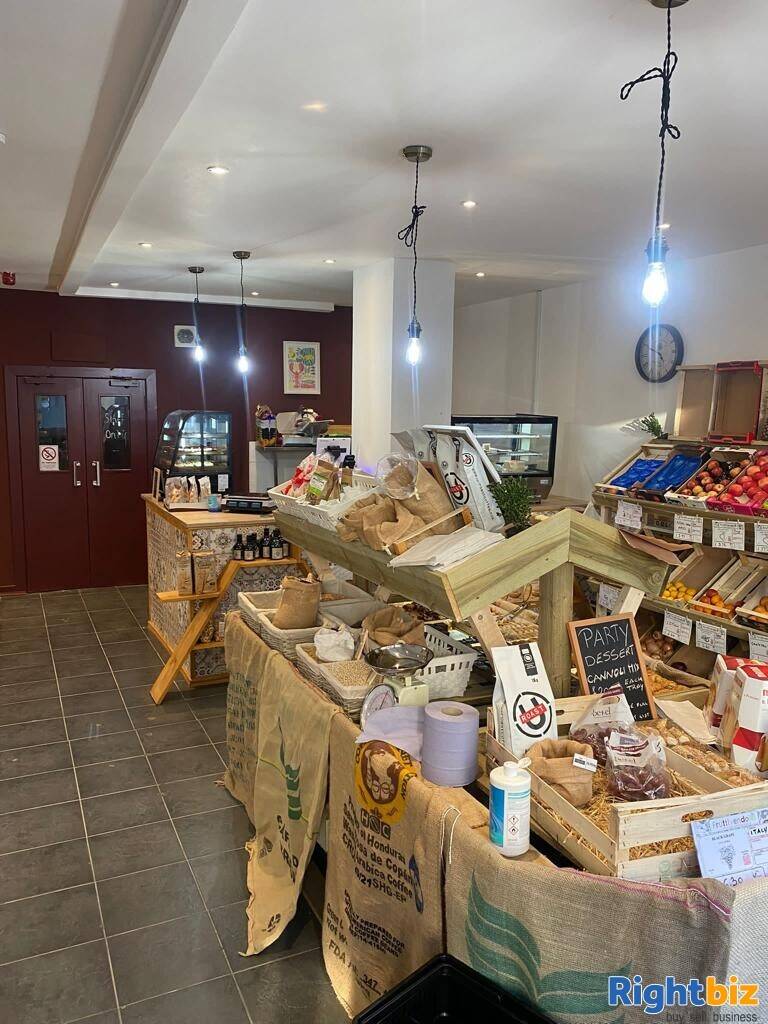 Well presented Organic Grocery fully refurbished. Photo 6