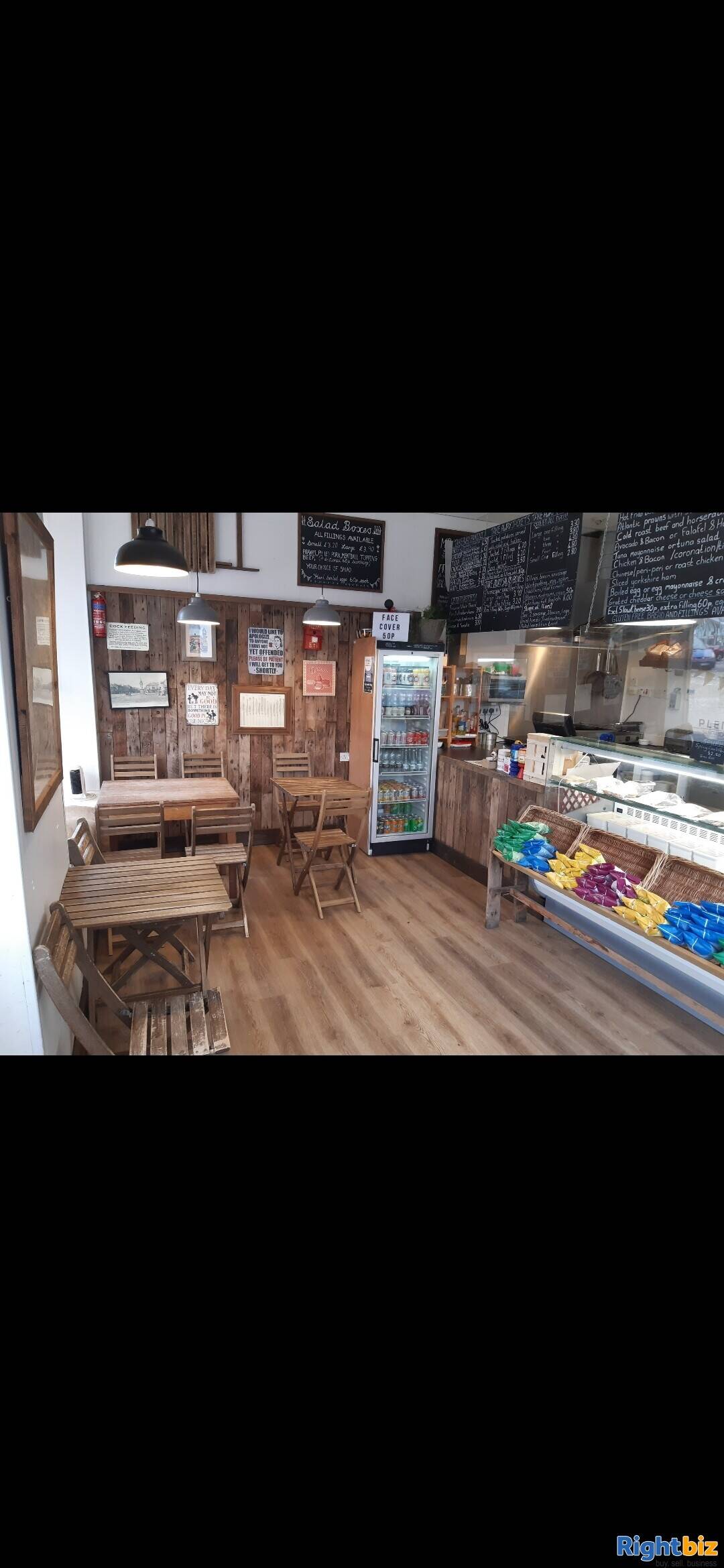 Takeaway, outside tables, North Yorkshire market town Photo 6