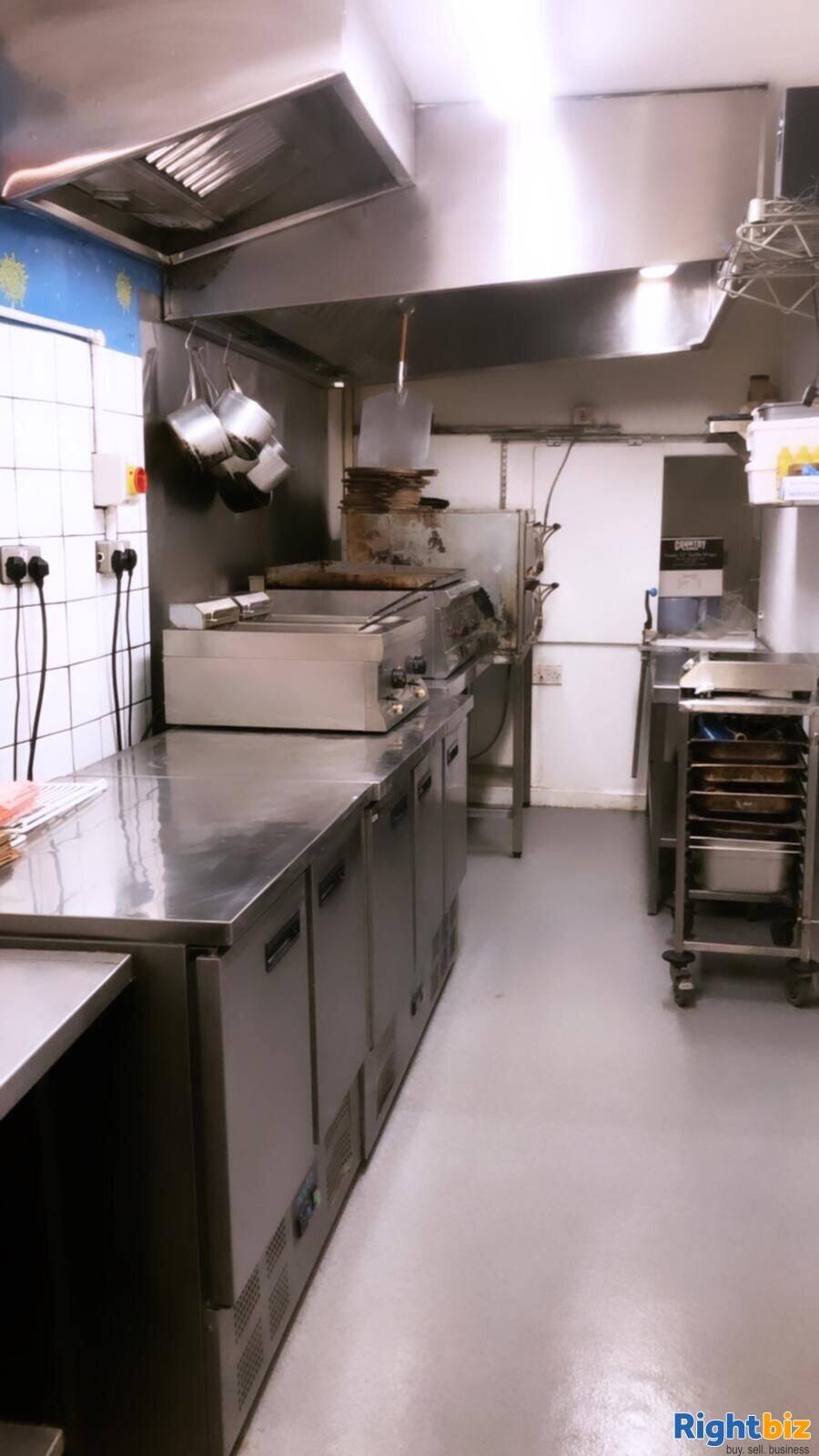 Very Well Established Restaurant with 2 bedroom apartment for Sale in Oxford, Cowley Road