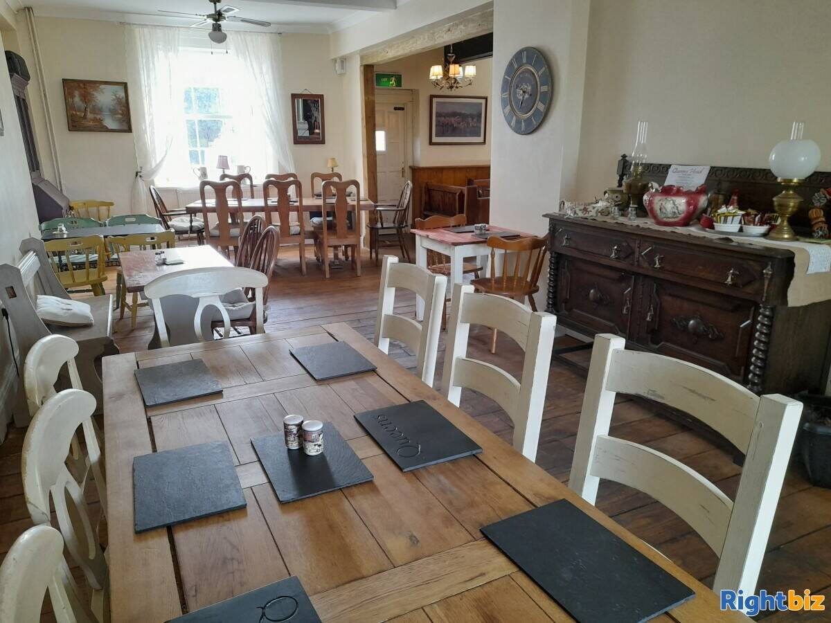 PONTYPRIDD - CHARMING VILLAGE PUB WITH OUTSTANDING VIEWS OF SURROUNDING VALLEYS