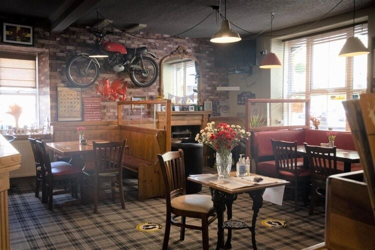 Freehold Public House & Restaurant & Hotel Located In Cwm-twrch Uchaf