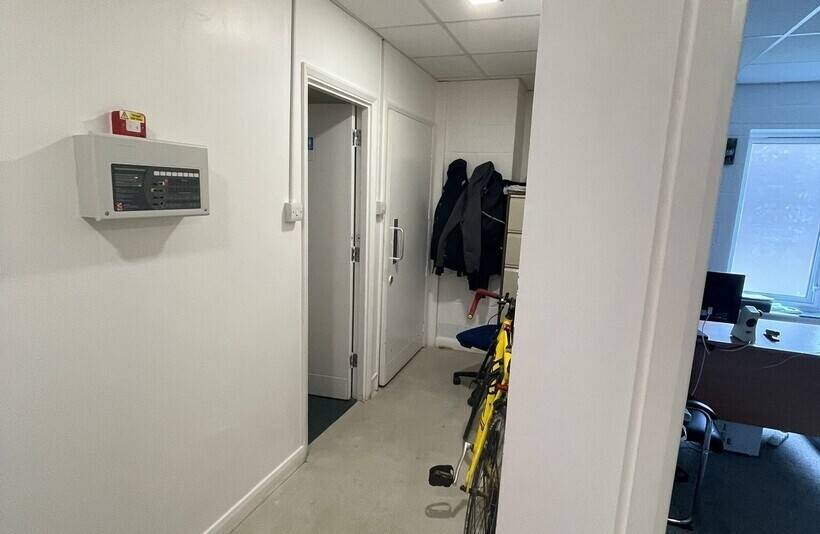 Perfect Shop for Bakery, Pizza delivery or cake making. Photo 6