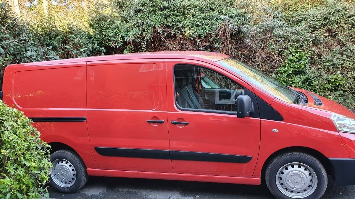 Locksmith van, tools, 2 x key cutting machine and some stock Photo 6