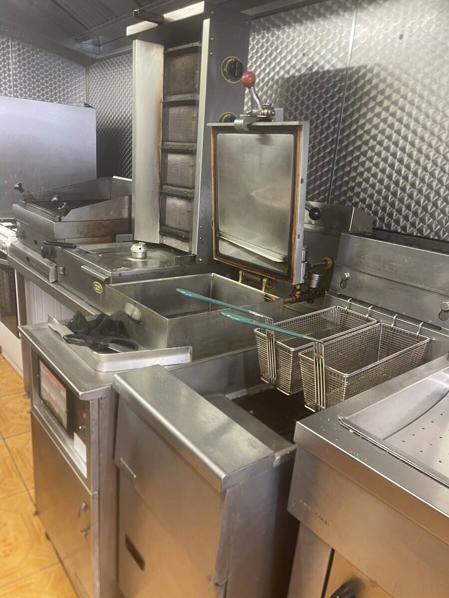 Fully running business in the heart of Burton on Trent Photo 6