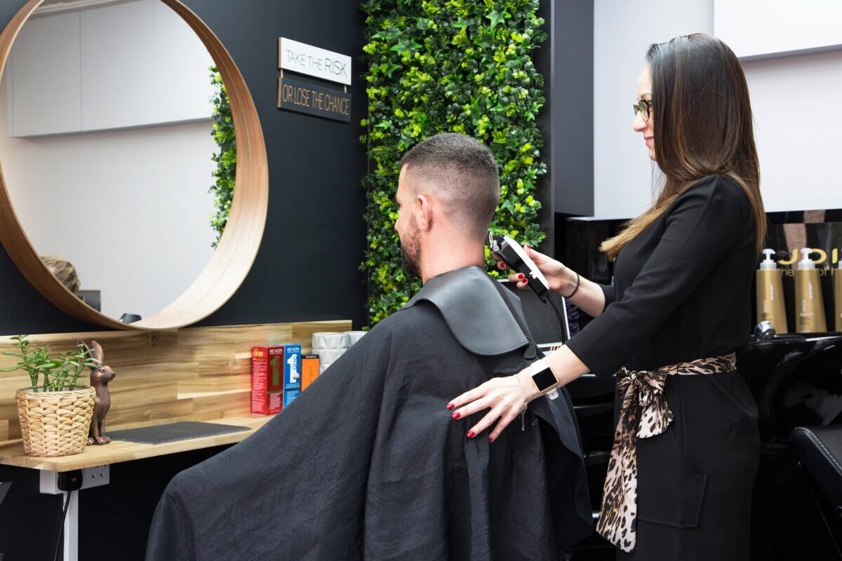 Great location Hairdressing salon for sale in kings cross