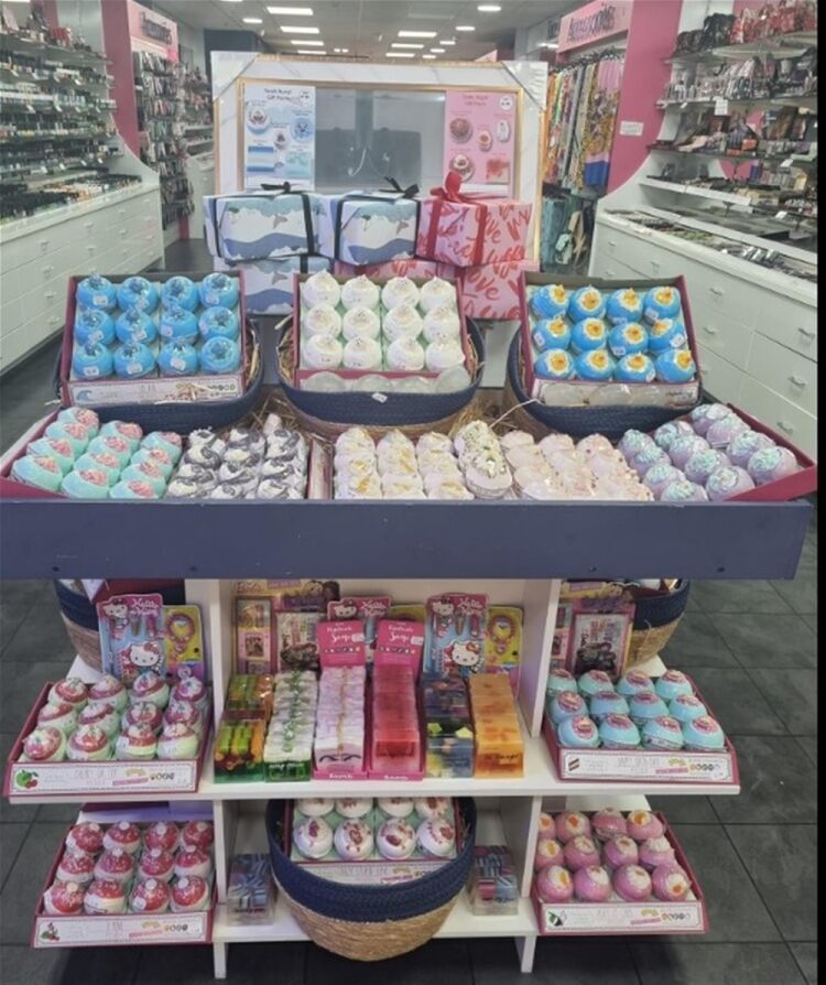 RETAIL COSMETICS & BEAUTY in prime indoor town centre shopping  location BURTON UPON TRENT Photo 6