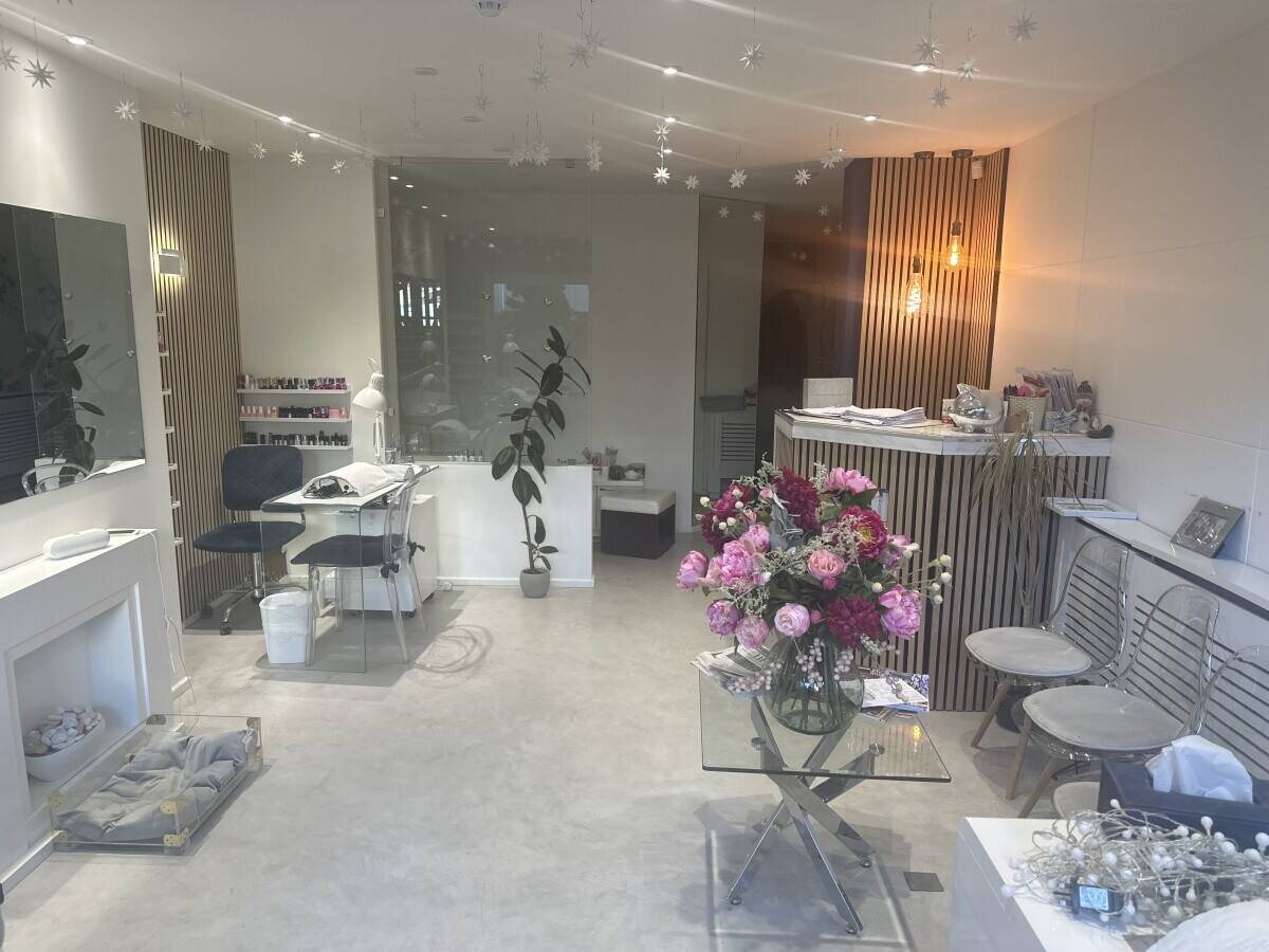 Fully Equipped Nail & Beauty Salon &ndash; Central Eastbourne | 70 m&sup2; Premises &bull; 1 min from Station