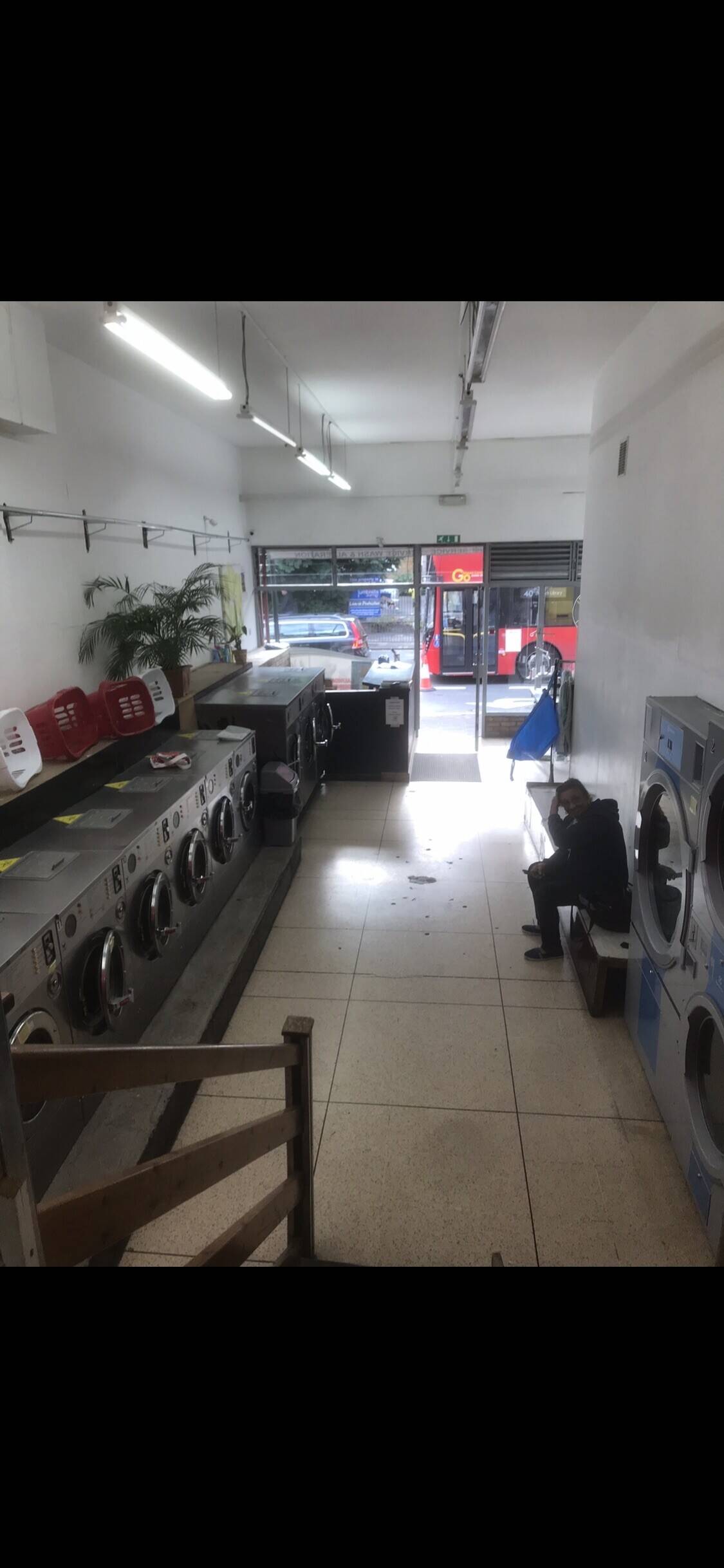 Launderette and dry cleaning for sale in Camberwell Photo 6
