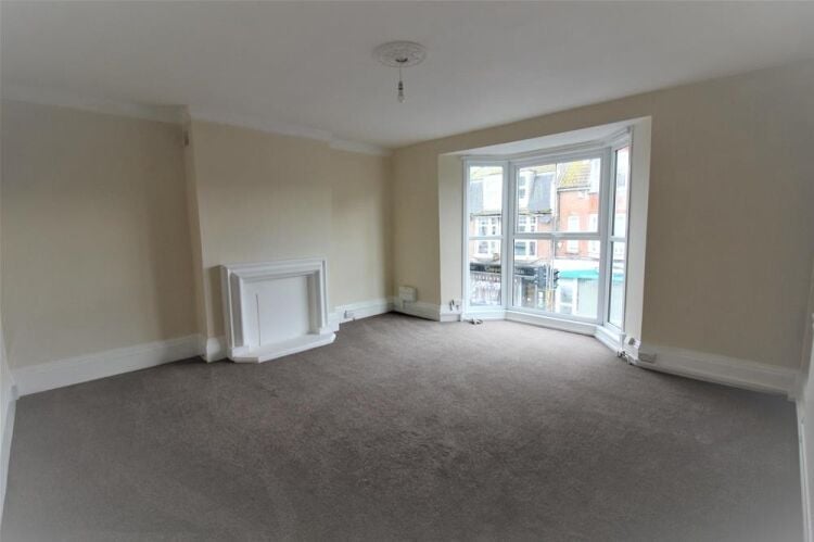 FREEHOLD/LEASEHOLD LIC. RESTAURANT WITH SELF CONTAINED 2 BEDROOM MAISONETTE