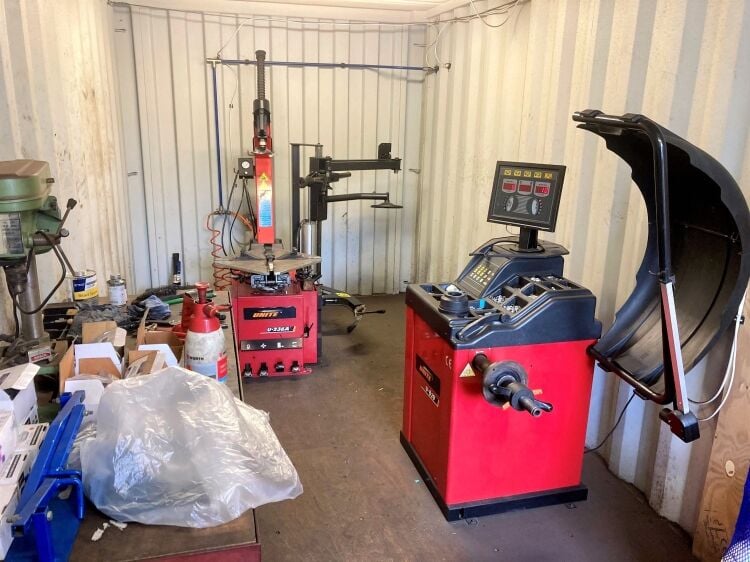 MOTOR VEHICLE DIAGNOSTICS, SERVICING, REPAIR, MOT CENTRE & TYRE BAY Photo 6