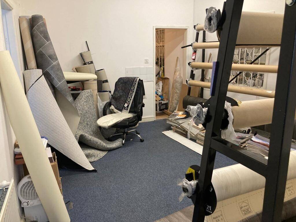 Carpet & flooring store  *** looking for quick sale *** Photo 6
