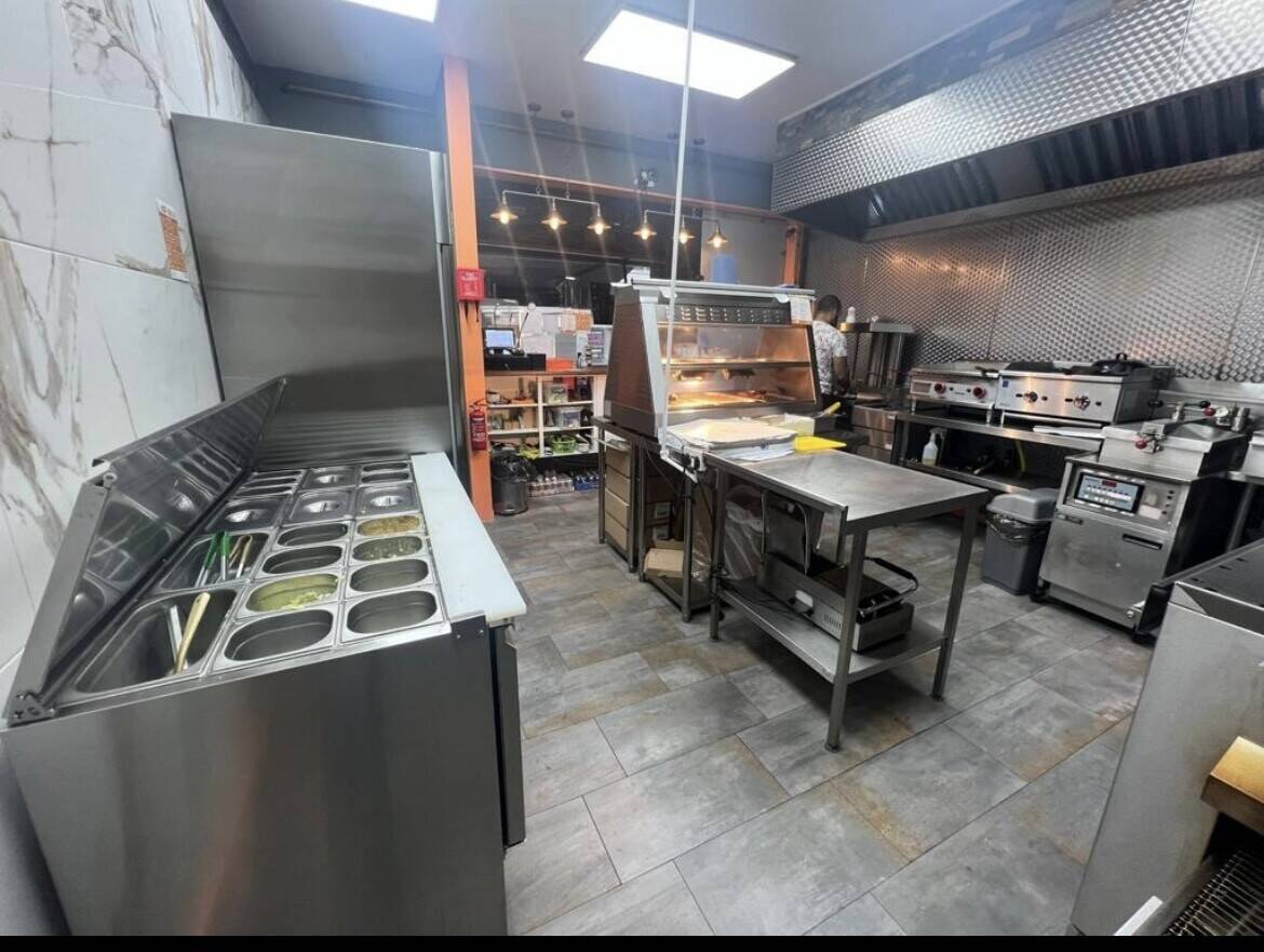 Lease and business for sale! Photo 5