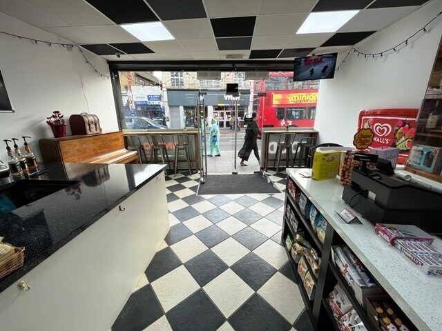 Italian Convenience Store with Off Licence and Delicatessen in East London For Sale Photo 6