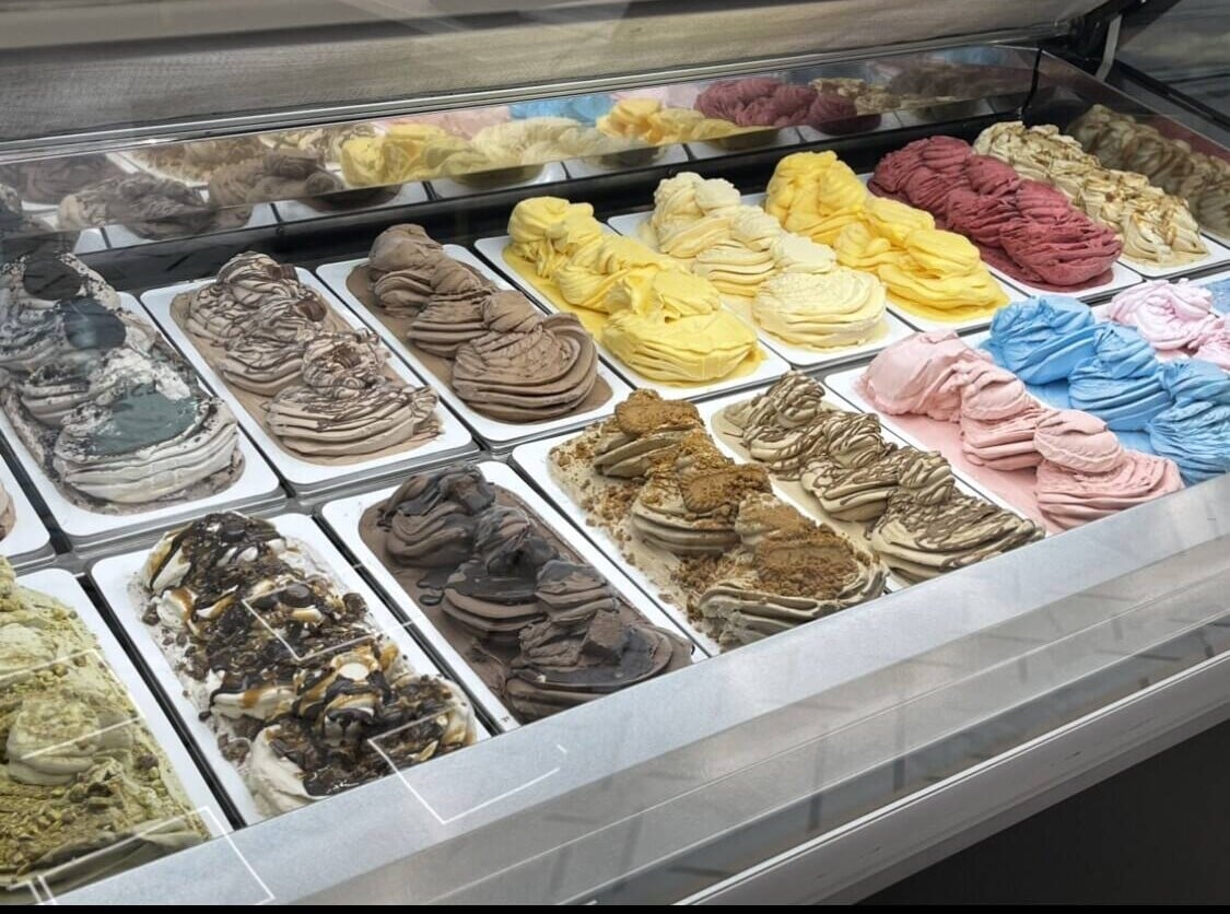 HIGHLY RATED TAKEAWAY/DESSERT PARLOUR WITH ACCOMMODATION IN BEDFORD Photo 6