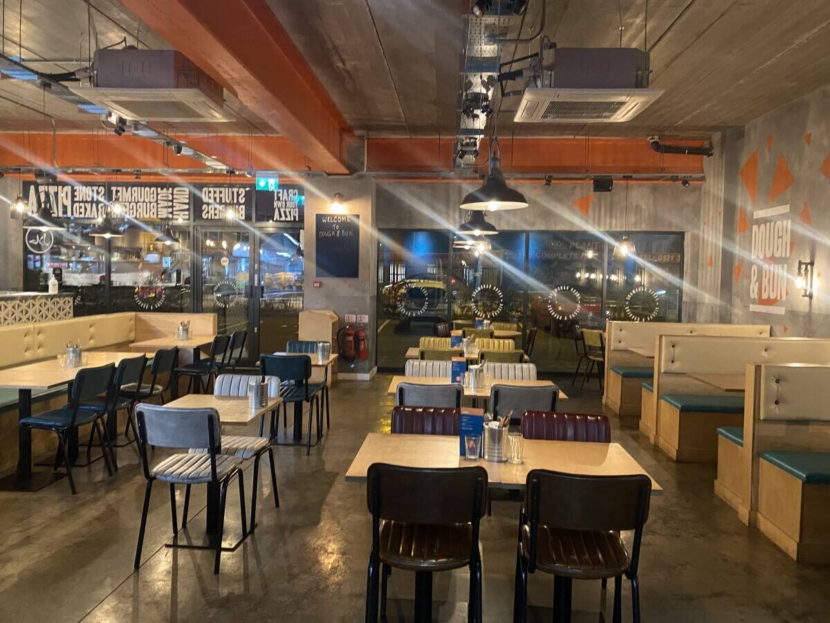 Popular Gourmet Burger and Pizza Restaurant for sale Photo 6