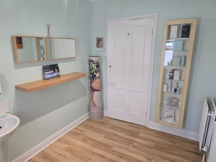 A MEDICAL AND AESTHETIC LASER TREATMENT CLINIC Photo 6