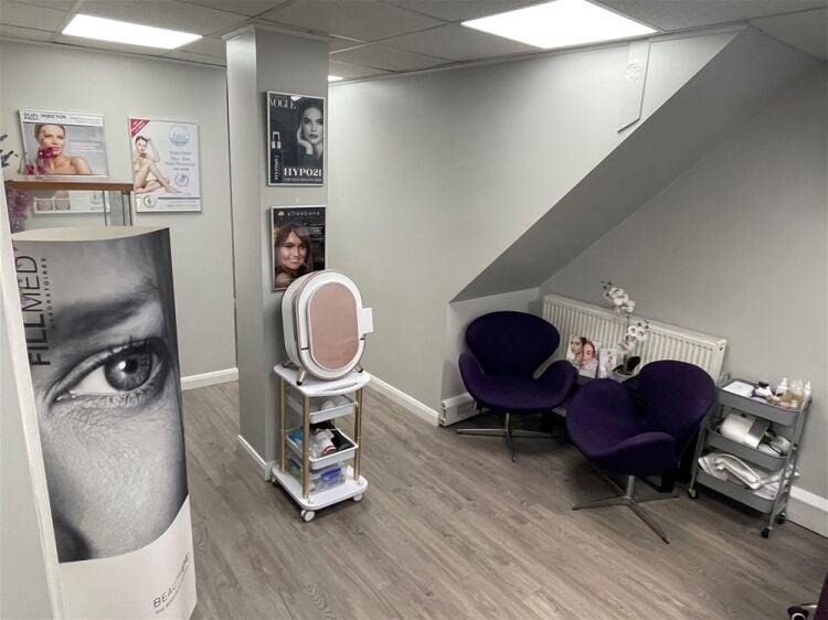 PROFITABLE, LONG-ESTABLISHED SKIN & LASER CLINIC WITH RECURRING CLIENTBASE