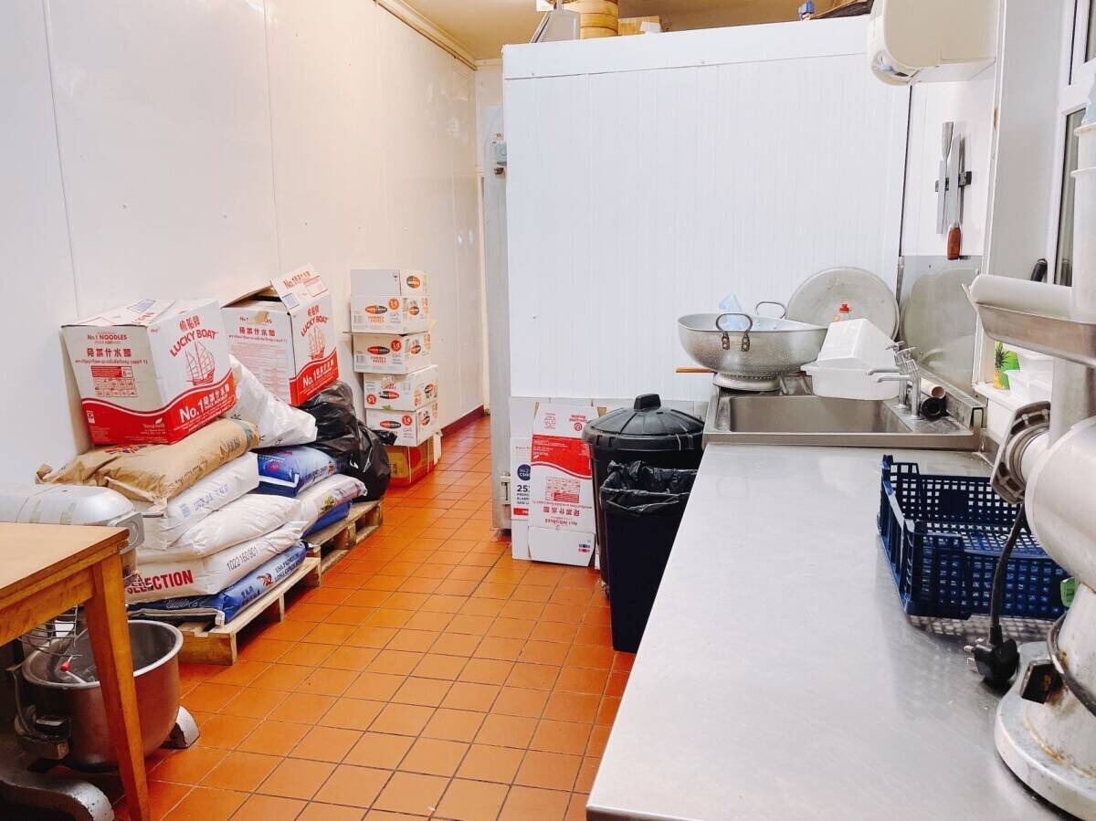 Chinese takeaway shop in Portsmouth Photo 6