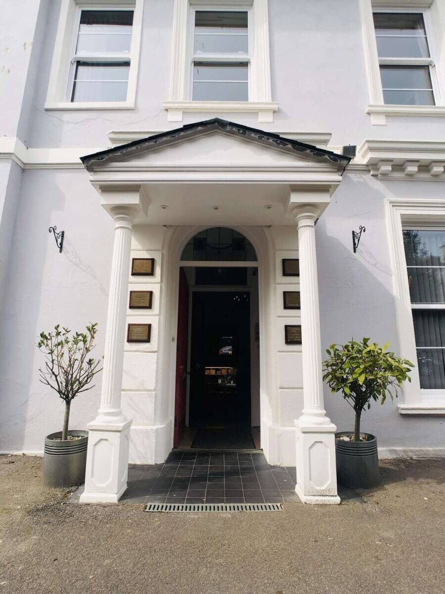 Beautiful guest house in Torquay for sale