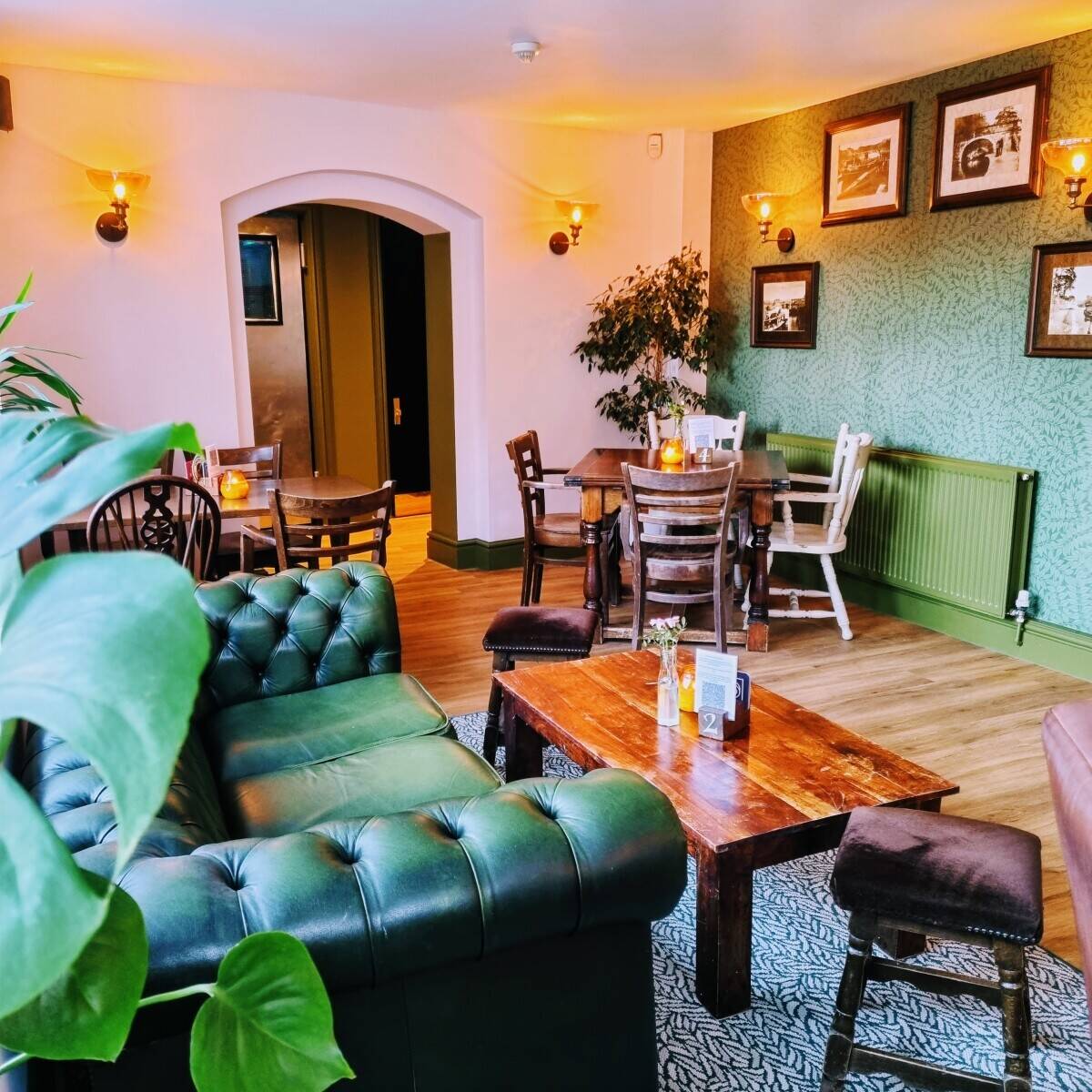 Modern, traditional free house in Nottinghamshire for sale
