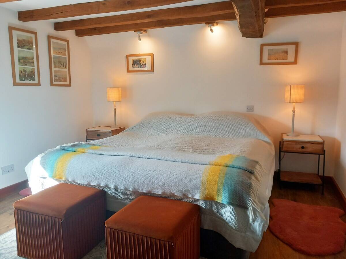 SHROPSHIRE - COUNTRY INN APPOINTED TO AN EXCELLENT CONDITION THROUGHOUT AND LOCATED IN AFFLUENT AREA