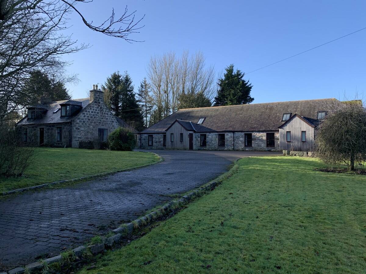 Refurbished 4 Bedroom Family Home with 4 Self- Contained Lodge Business Opportunity Available Photo 6