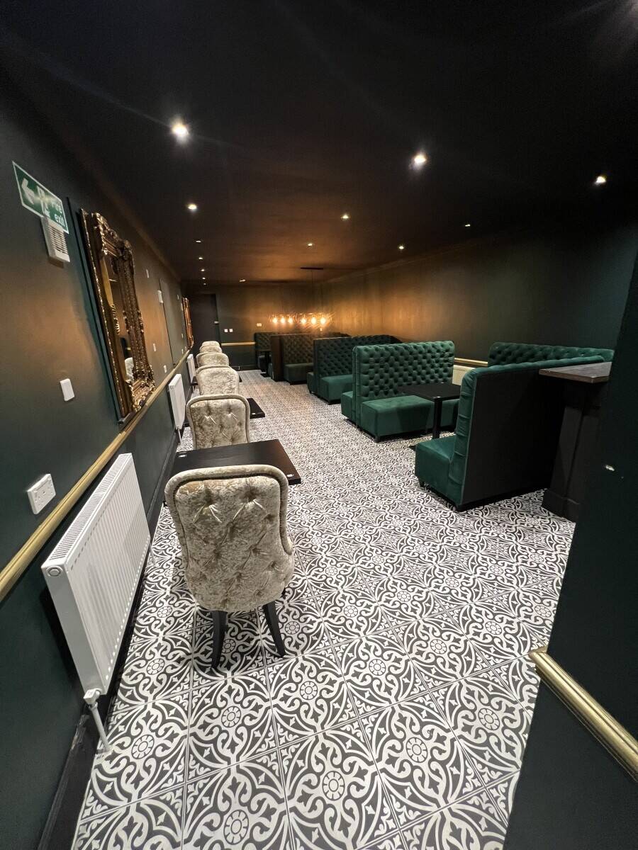 Grill restaurant with alcohol license & 10 years lease Photo 6