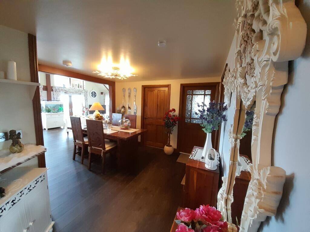 House with separate holiday home cottage with Stl license