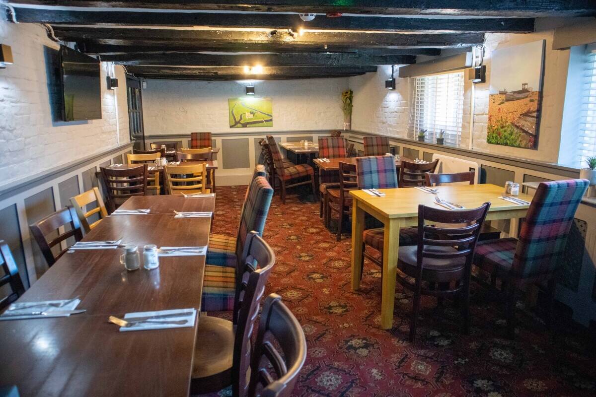 KENT - HIGH QUALITY FAMILY FRIENDLY PUB FOR SALE Photo 6