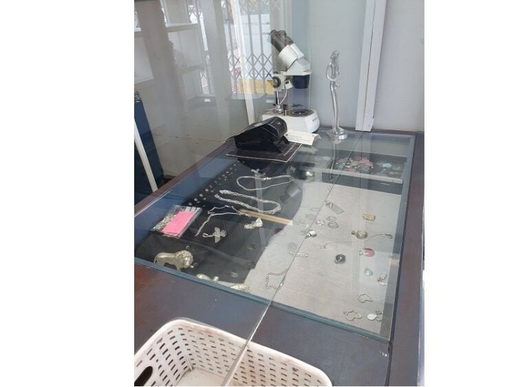 Highly rated jewellers business for sale