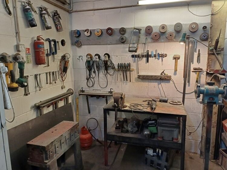 Well established repairs and restoration business for sale Photo 6