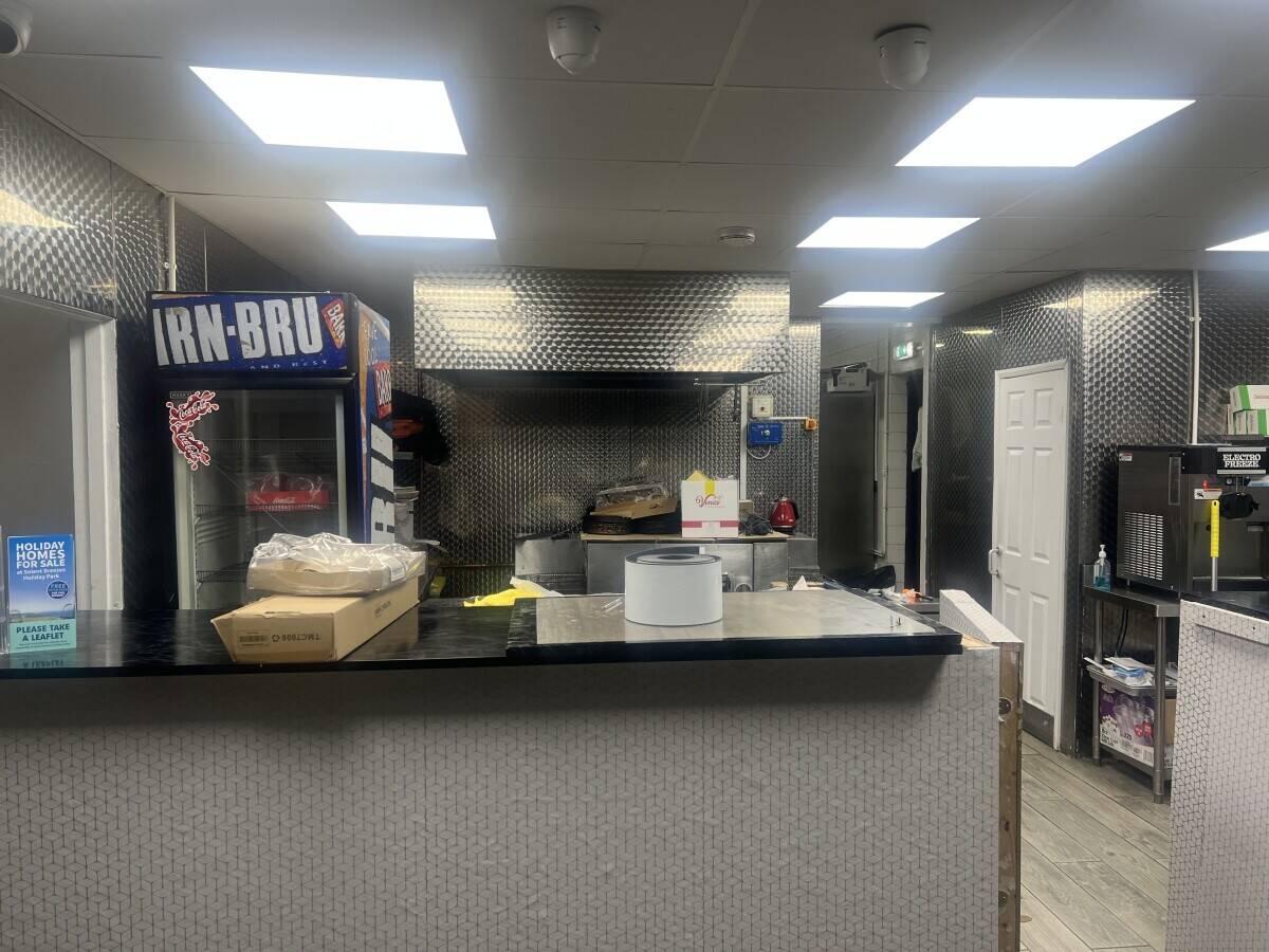 Pizza and kebab shop for sale in Warsash aria in park gate between Southampton and Fareham.