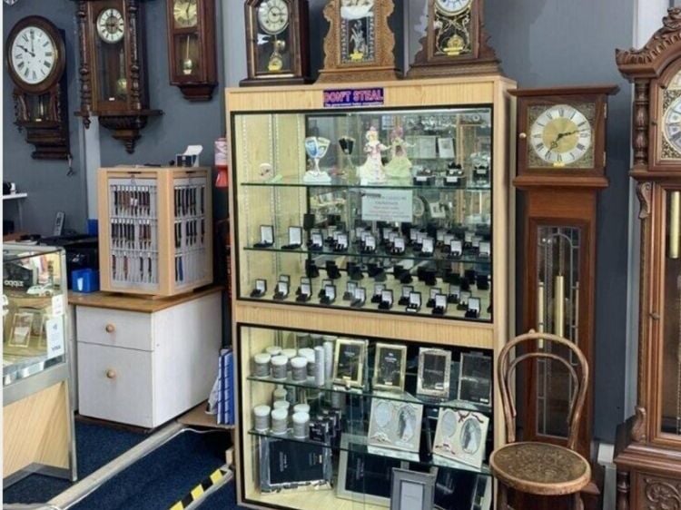 Extremely well established Watch shop and Jewellers for sale Photo 6