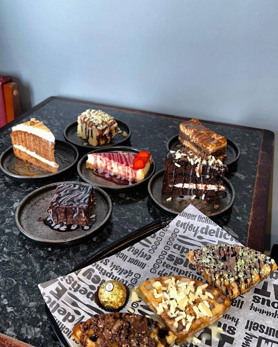 Spacious and Trendy Diner / Dessert Restaurant Photo 5
