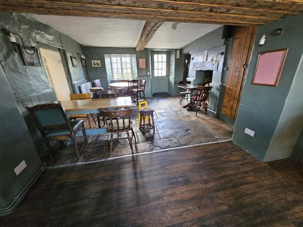 Well Presented Thatched Character Detached Devon Village Inn With 3 Bedroom Accommodation