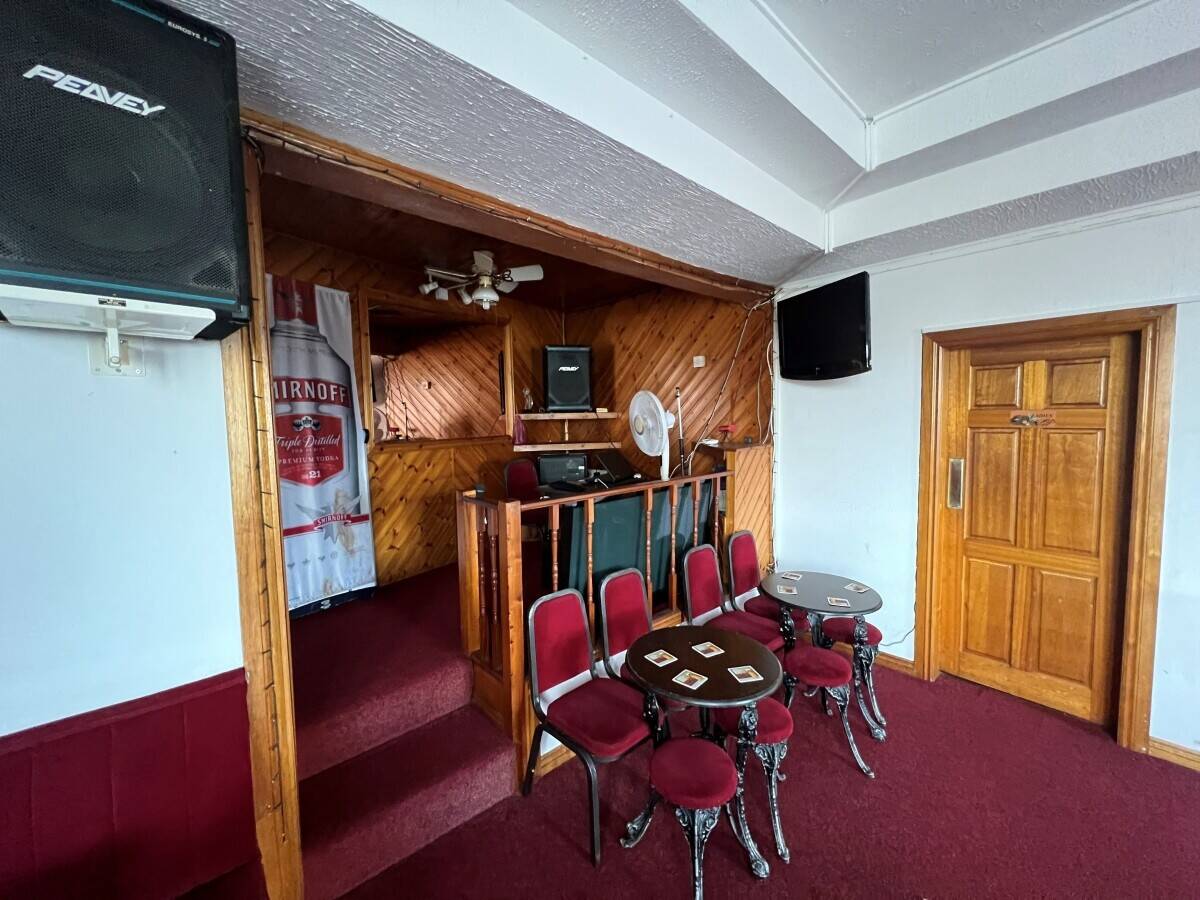 A superb and neatly presented community pub with great owners’ accommodation. (ref 1600)
