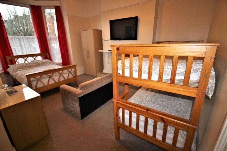 FREEHOLD
GUEST  HOUSE